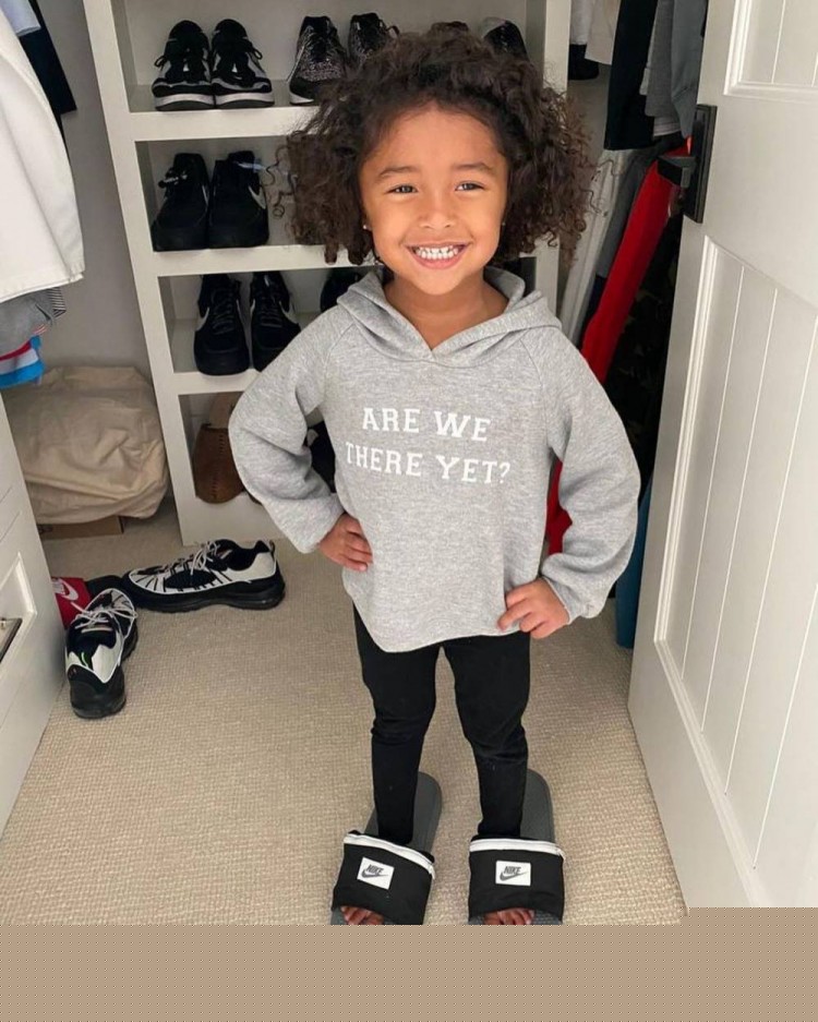 披萨承载着 披萨承载着