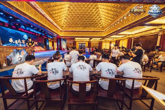 迫使其扩大 迫使其扩大